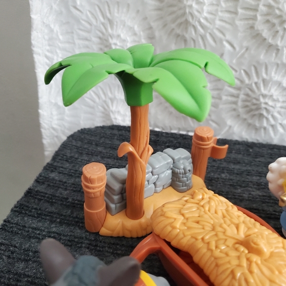 Fisher Price Little People Nativity Set 16pc with Stable - Picture 12 of 17